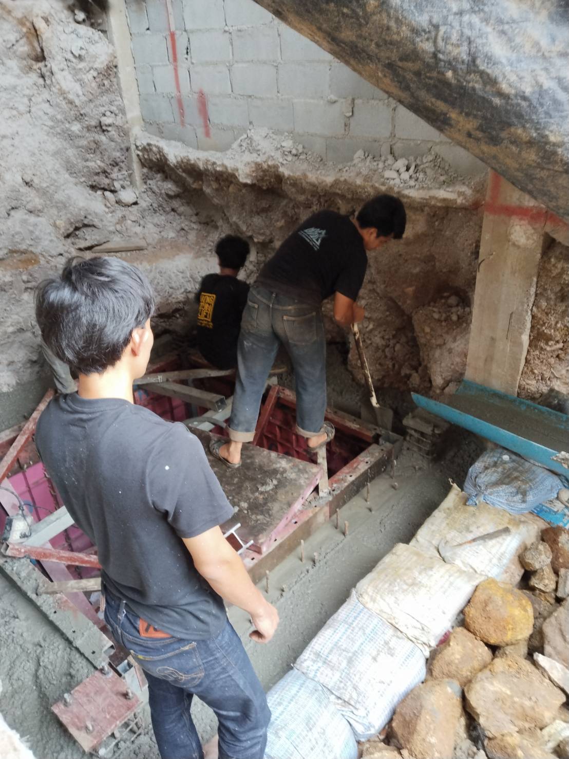 PIT STRUCTURE